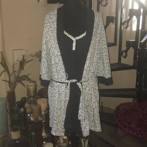 NWOT Polka Dot Floral Chemise Nightgown & Robe set - Picture 5 of 6